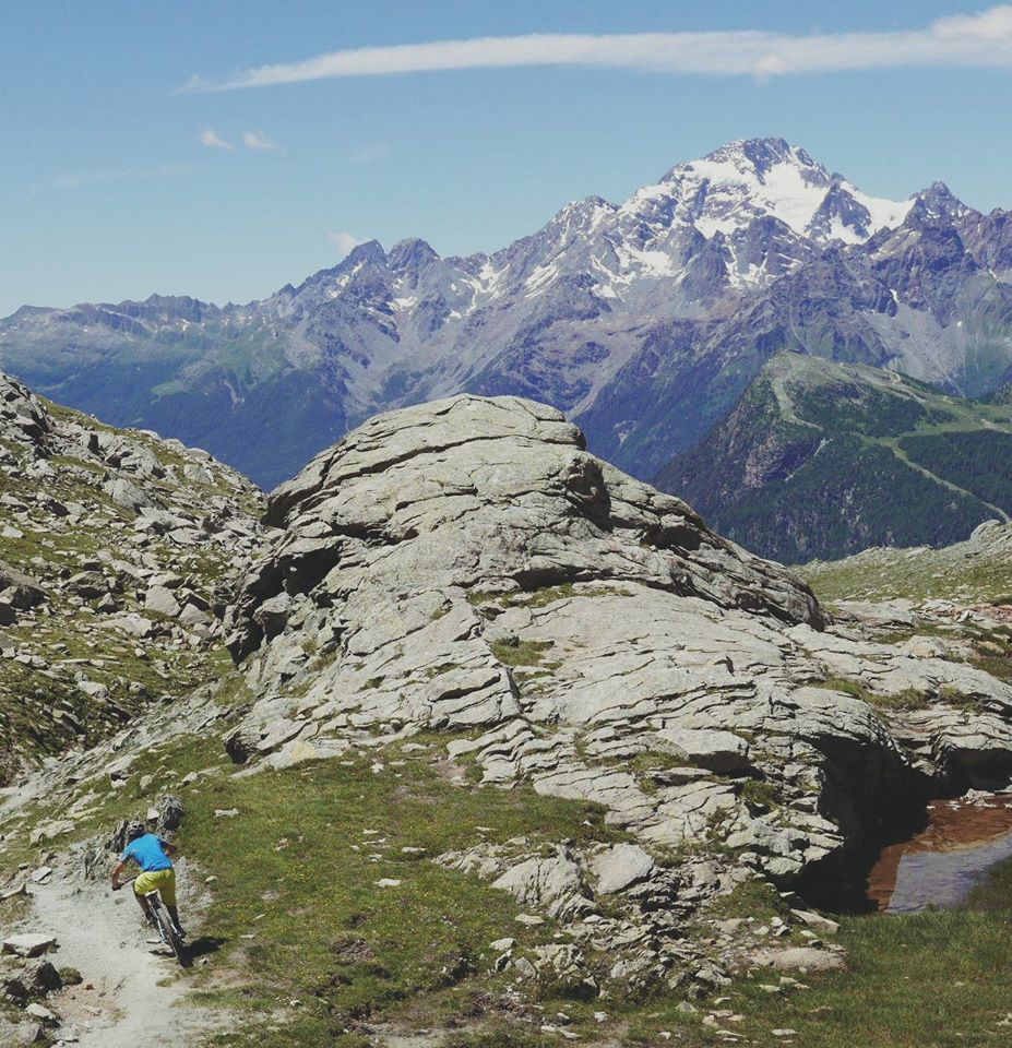 In mountain Bike tra l'alpe campagneda e campo Franscia passando dalle dighe di Campo Moro